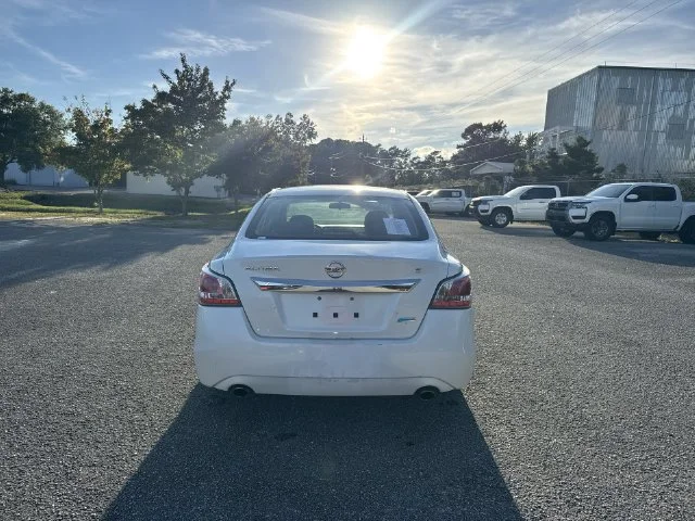 Used 2014 White Nissan 2.5 S image 6