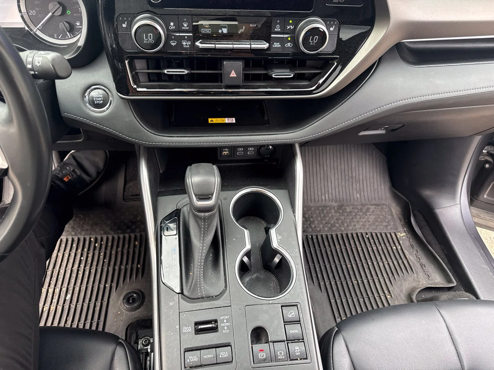 Used 2023  Toyota L image 21