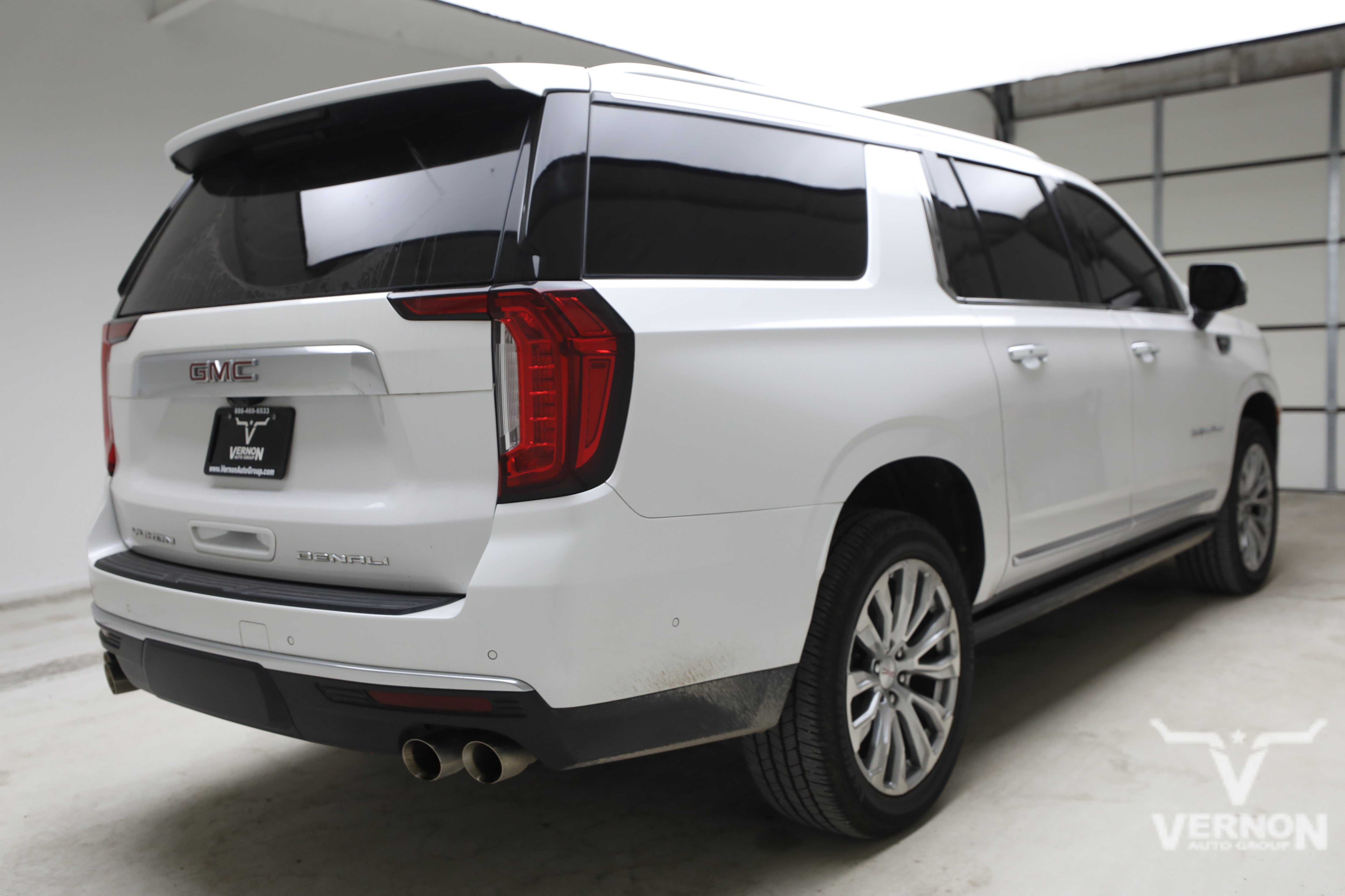 Used 2024 White Frost Tricoat GMC Y image 4