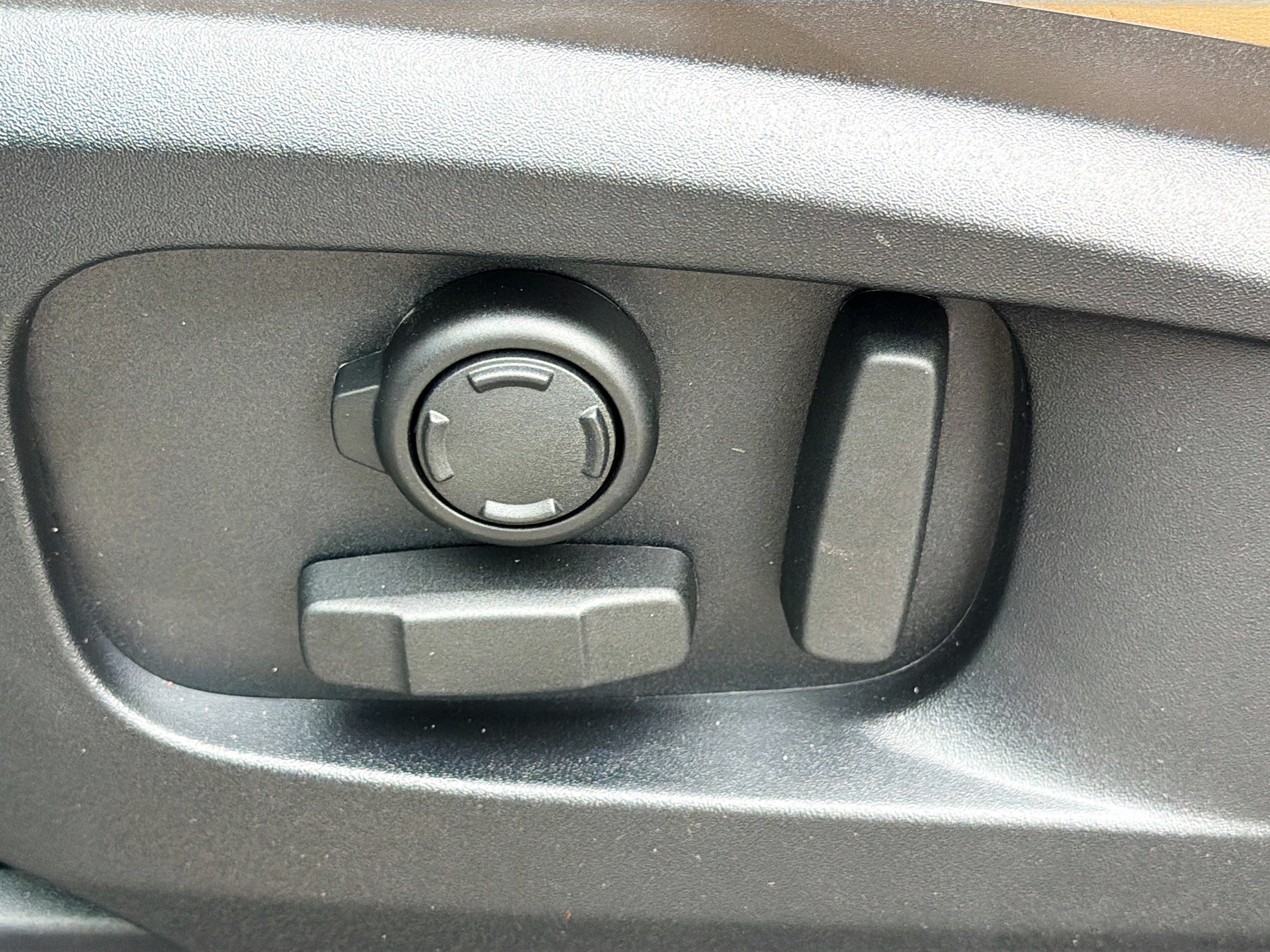New 2026 Fuji White Land Rover X-Dynamic SE image 25