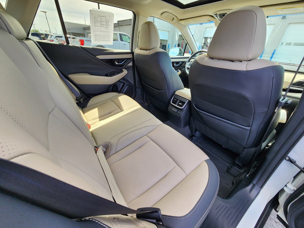 Used 2021 Crystal White Pearl Subaru Limited image 19