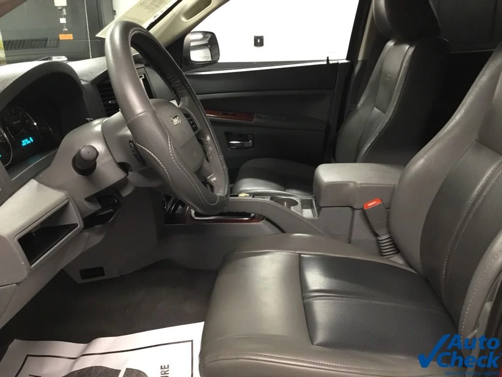 Used 2005 Red Jeep Limited image 22