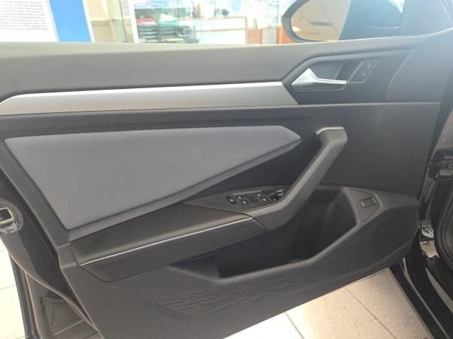 2025 Volkswagen Jetta SE - Photo 9