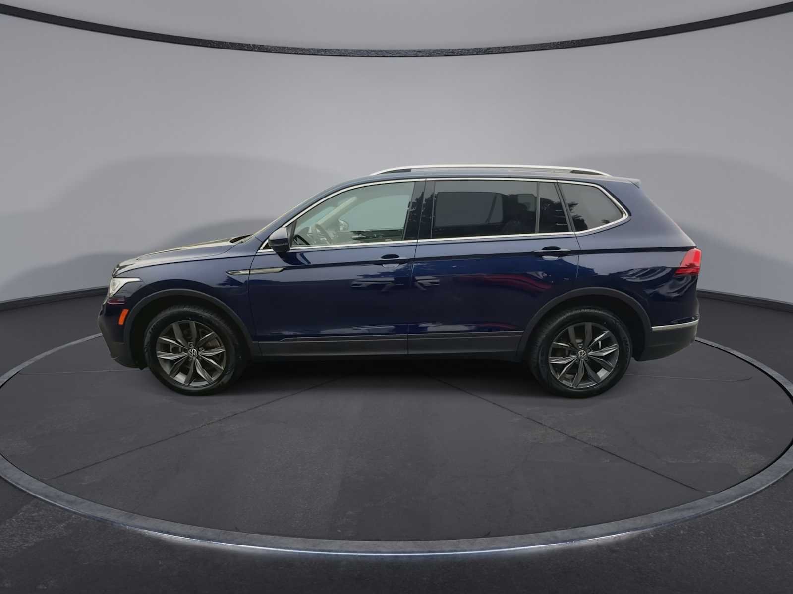 Used 2022 Atlantic Blue Metallic Volkswagen SE image 5