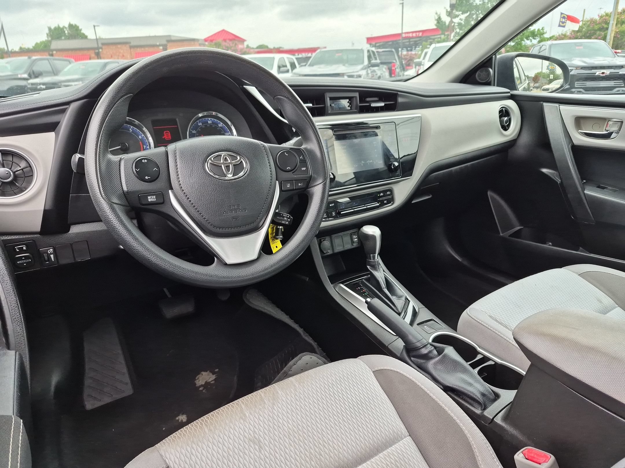 Used 2018  Toyota L image 28