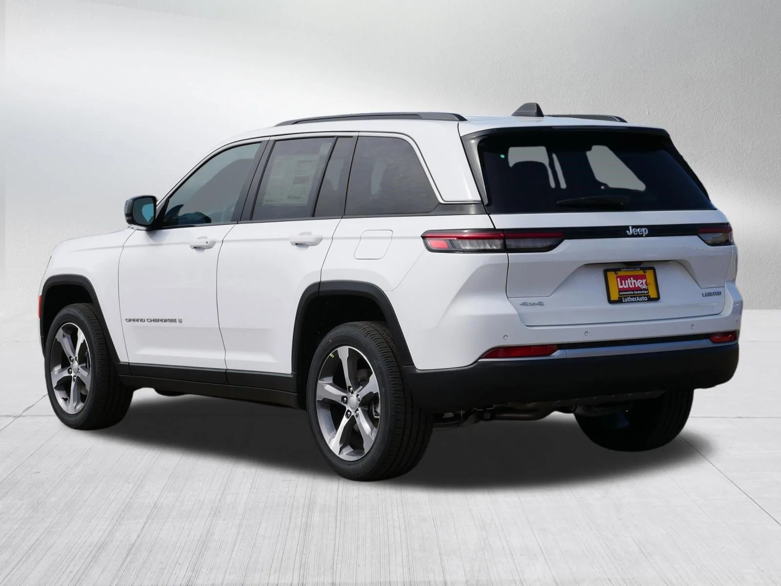 New 2026 Bright White Clear-Coat Exterior Paint Jeep Limited image 3