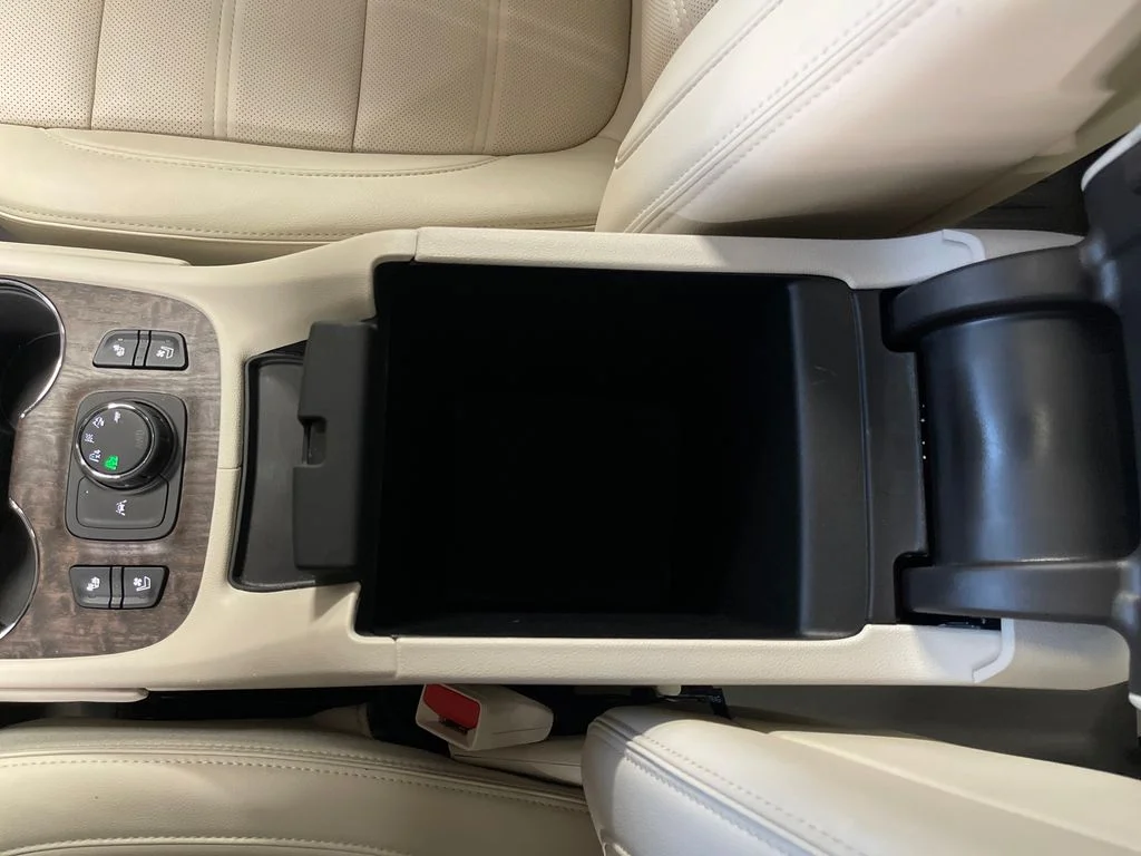 Used 2023 White GMC Denali image 27