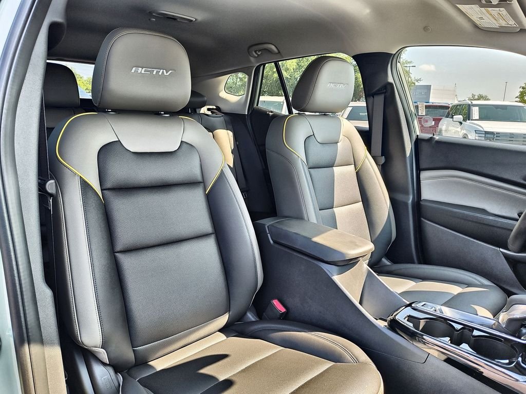 Used 2025 Green Chevrolet ACTIV image 24