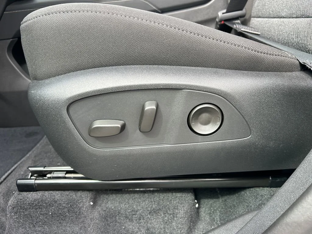 New 2026 Sterling Metallic GMC Elevation image 19