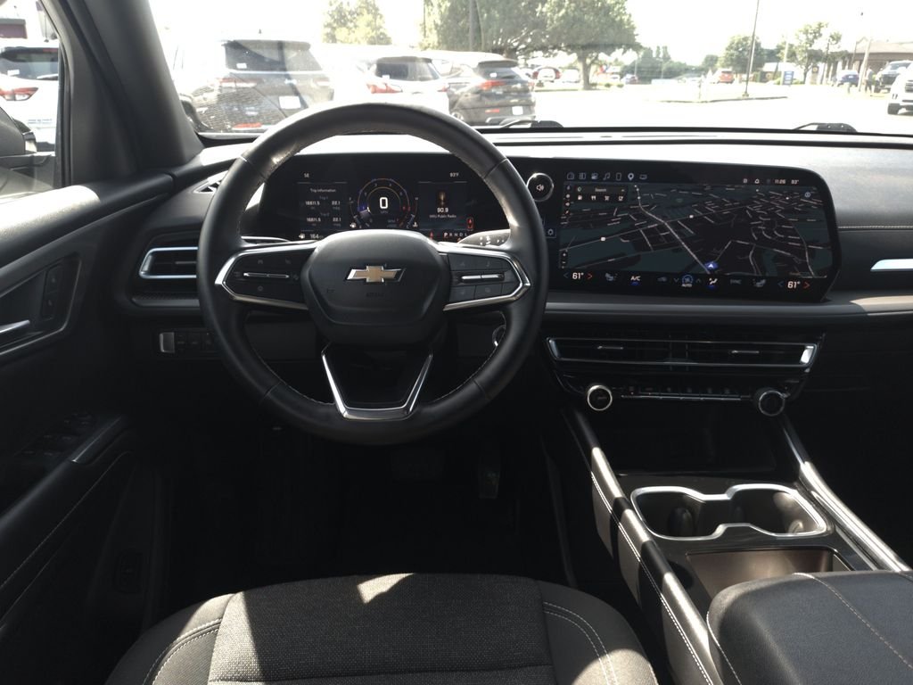Used 2025 White Chevrolet LT image 16