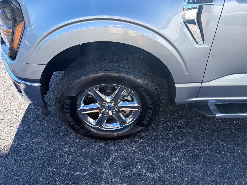 Used 2025 Silver Ford XLT image 10