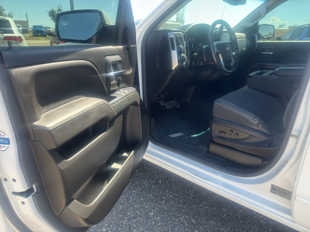 Used 2018 SUMMIT WHITE Chevrolet LT image 10
