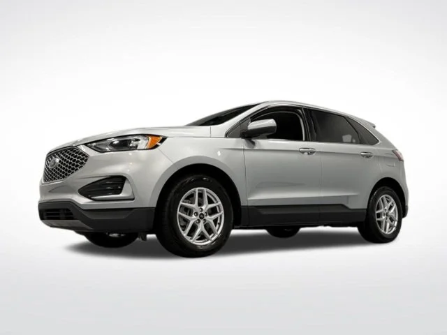 Used 2024 Silver Ford SEL image 4