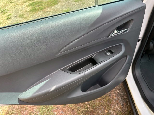 Used 2019 Summit White Chevrolet LT image 14