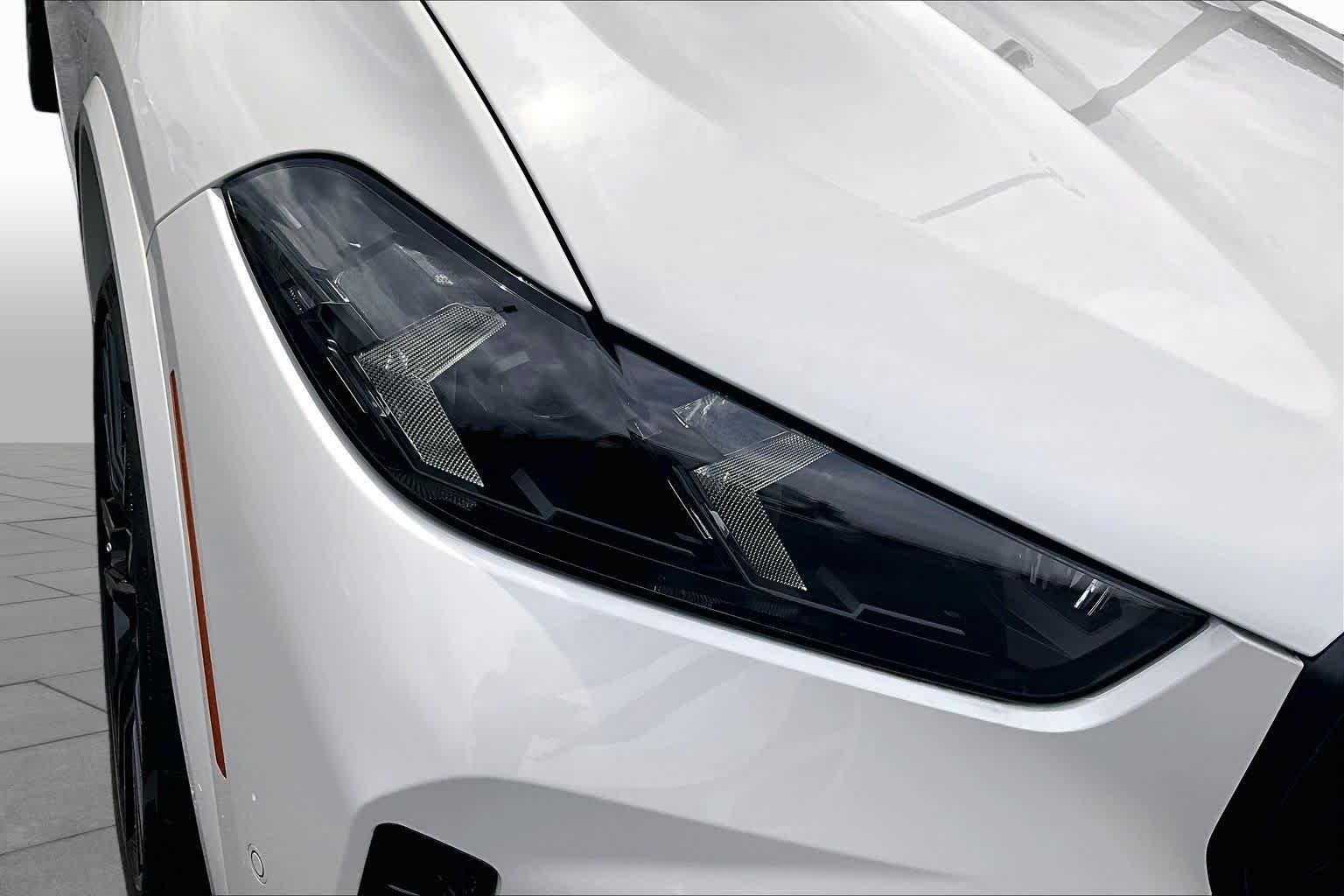 New 2026 Mineral White Metallic BMW sDrive40i image 14