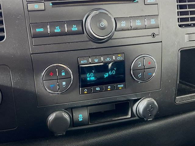 Used 2013 Silver GMC SLE image 17