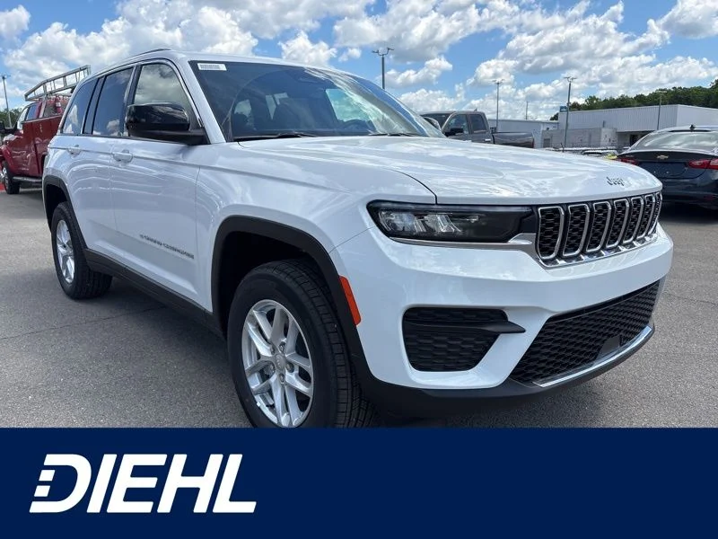 New 2026 Bright White Clear-Coat Exterior Paint Jeep Laredo image 1