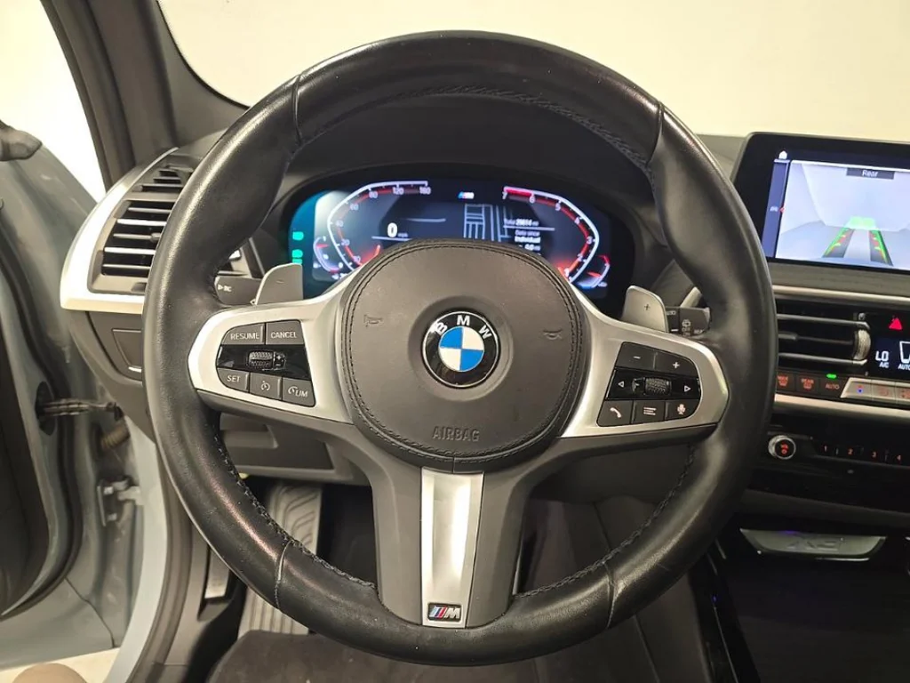 Used 2024 Gray BMW sDrive30i image 4
