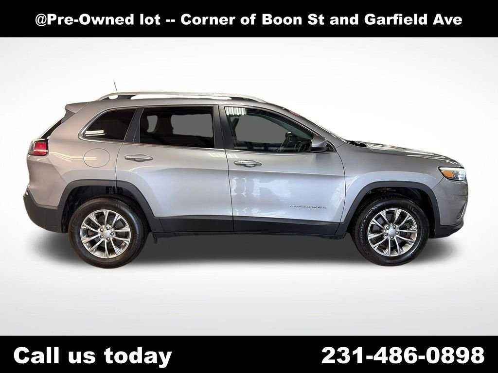 Used 2019 Silver Jeep Latitude Plus image 6