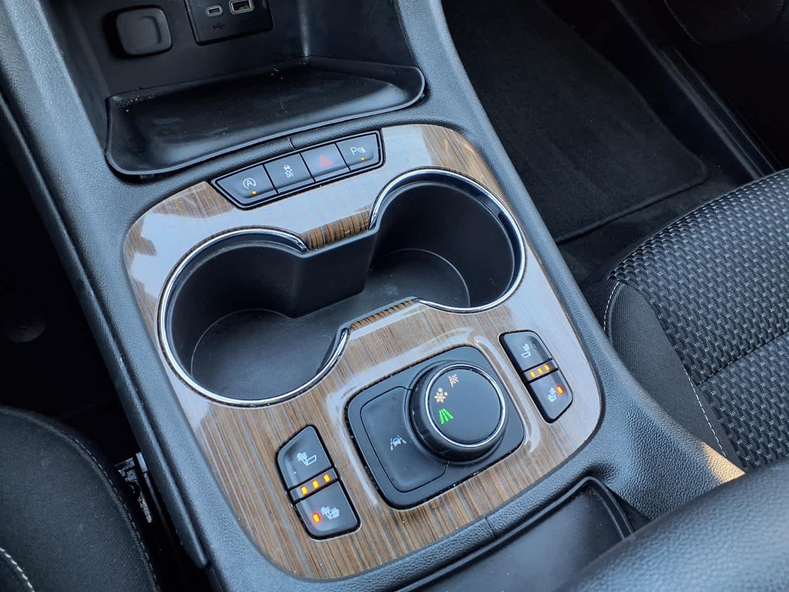 2023 GMC Acadia SLE - Photo 16