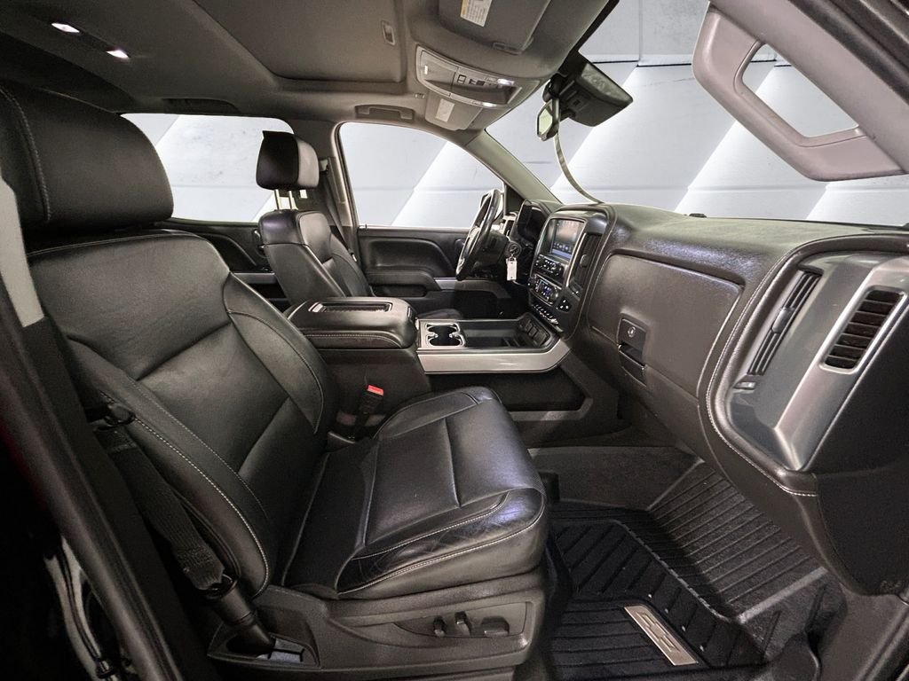 Used 2018  Chevrolet LTZ image 13
