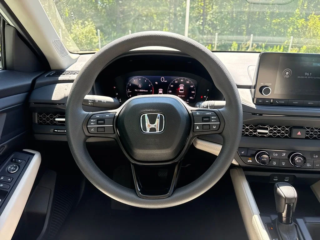 Certified Used 2025 Platinum White Pearl Honda 1.5T SE image 20