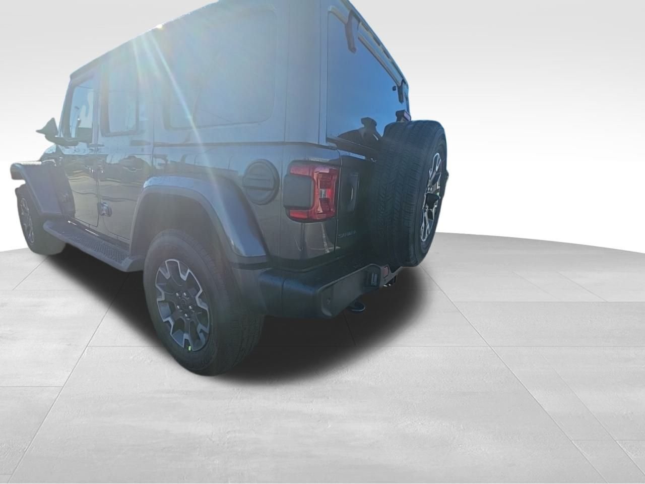 New 2026 Granite Crystal Metallic Clear-Coat Exterior Paint Jeep Sahara image 3