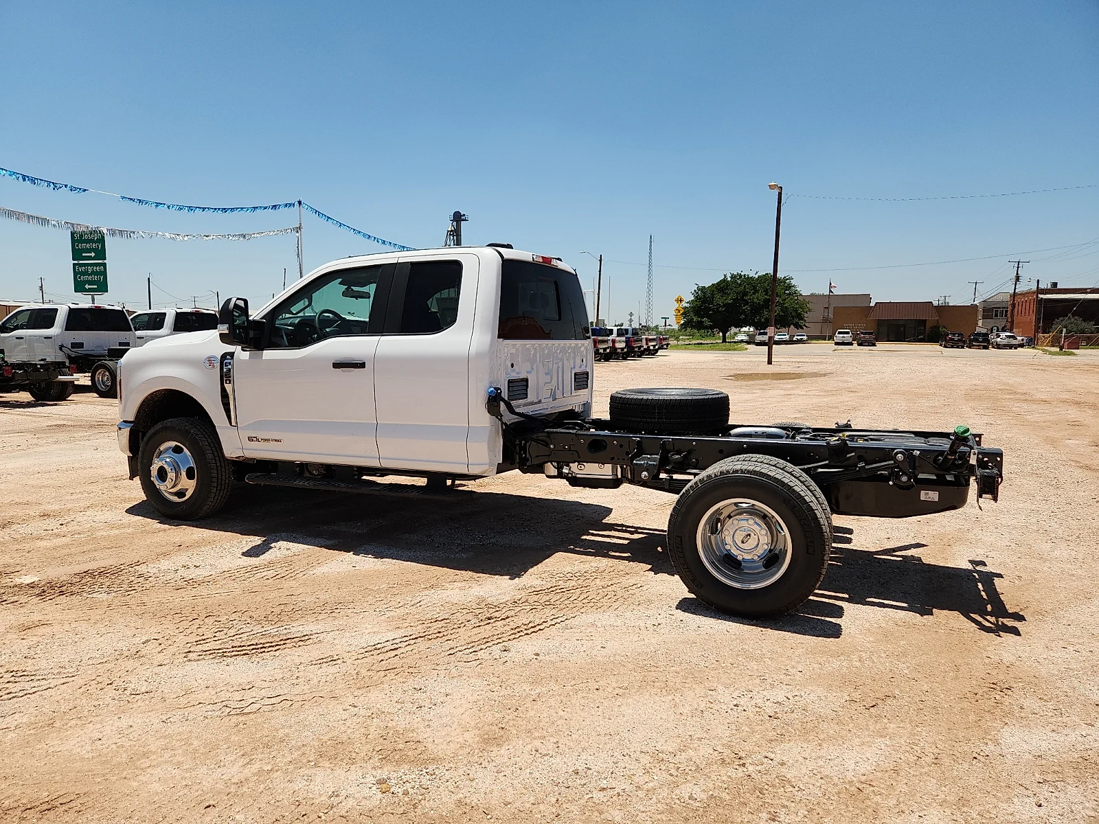 New 2026 Oxford White Ford F-350® XL image 4