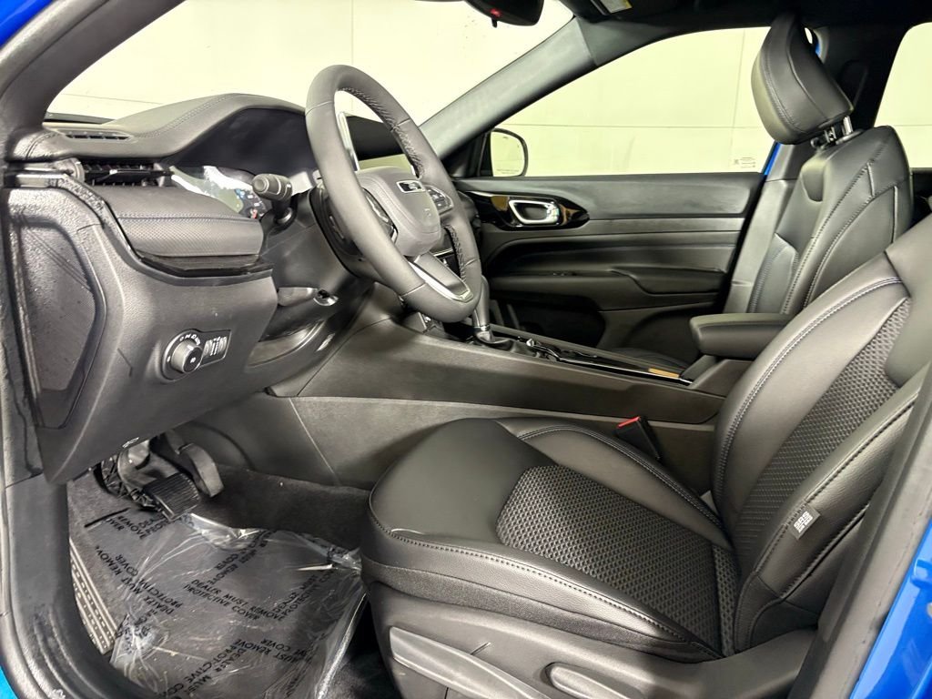 New 2026 Hydro Blue Pearlcoat Jeep Latitude image 18