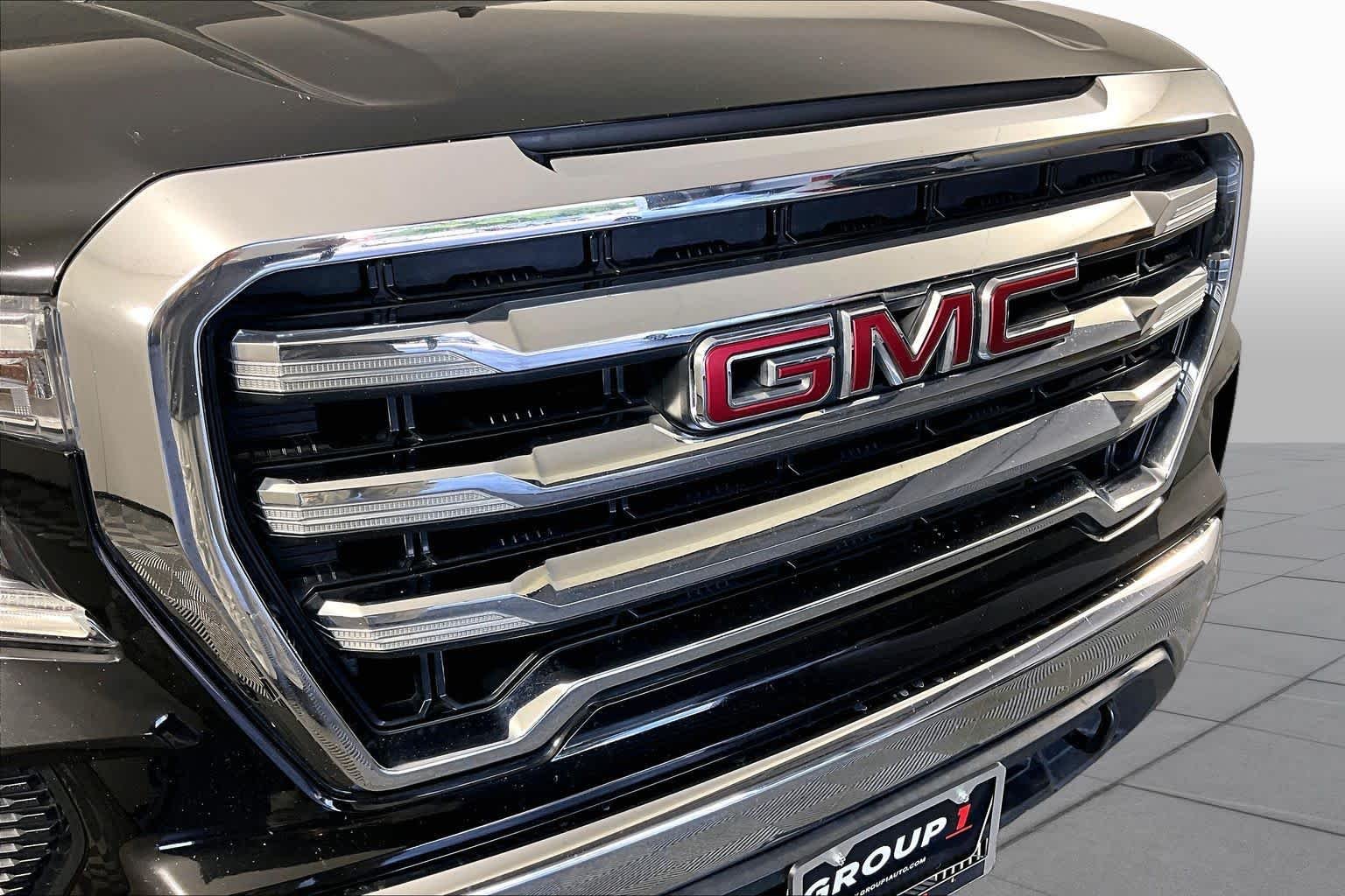 Used 2020 Onyx Black GMC SLE image 29