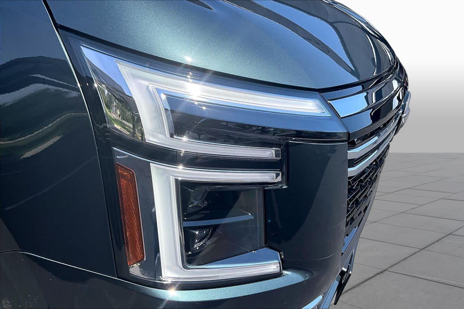 New 2026 Alpine Metallic/Super Black Nissan Platinum Reserve image 13