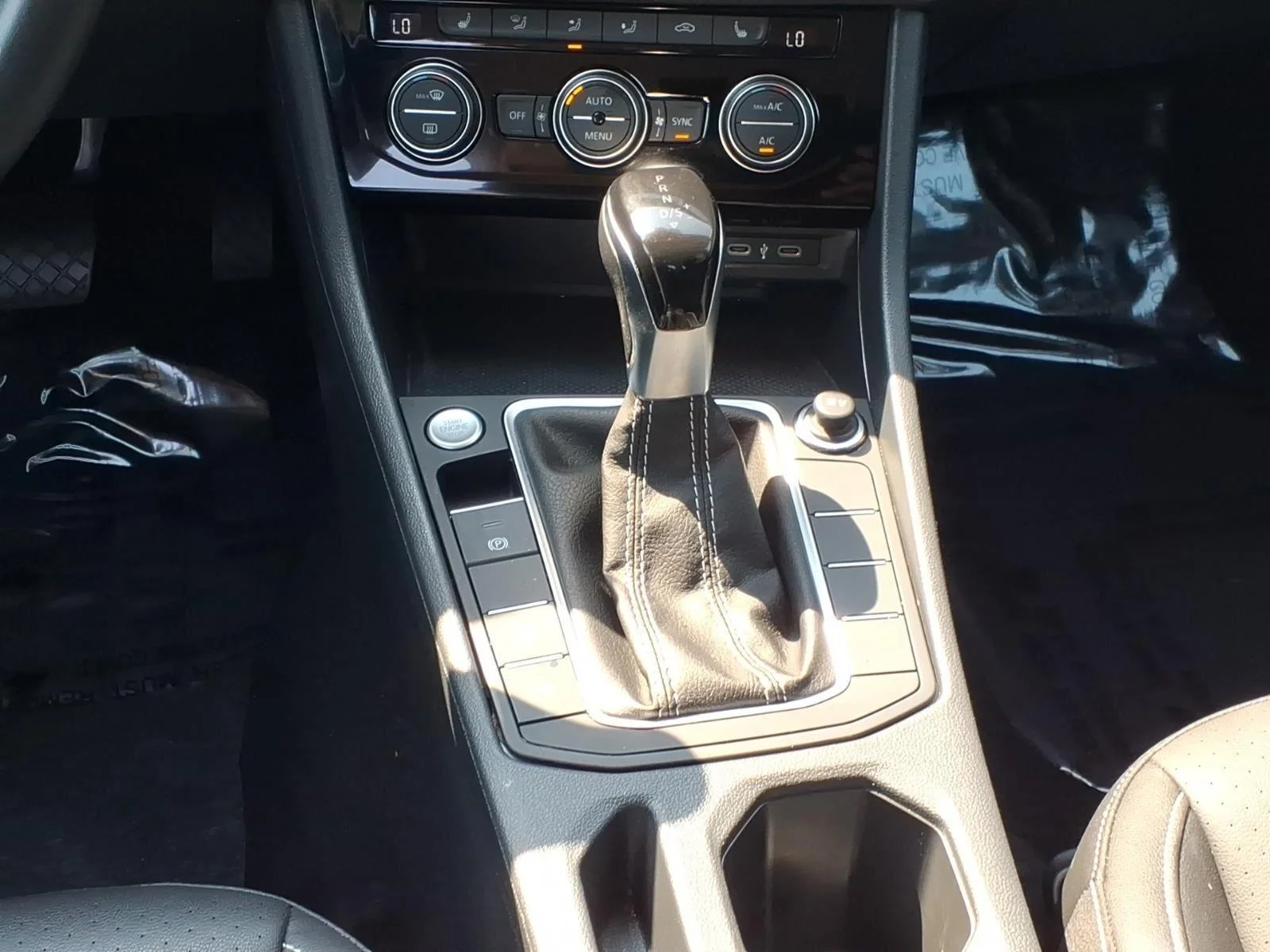 Used 2024  Volkswagen SE image 18