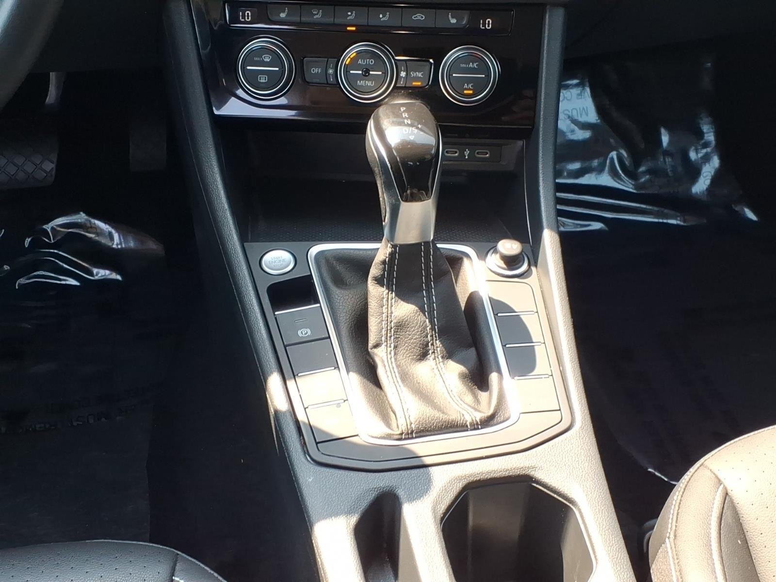 Used 2024  Volkswagen SE image 18
