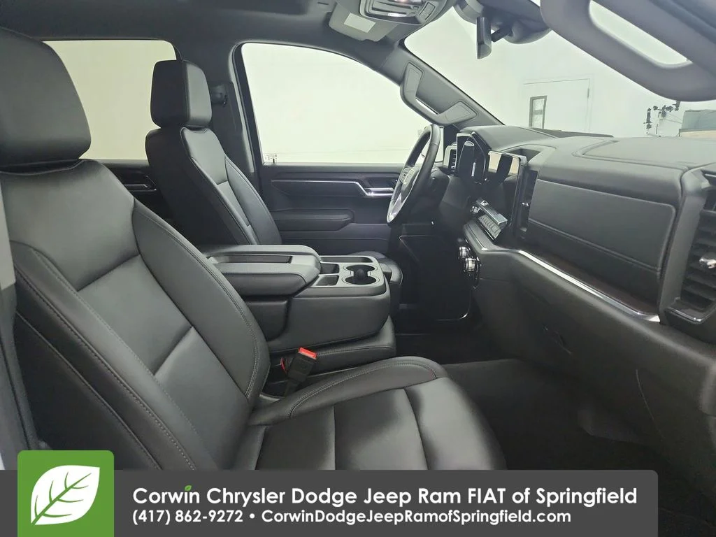 Used 2025 White GMC SLT image 17