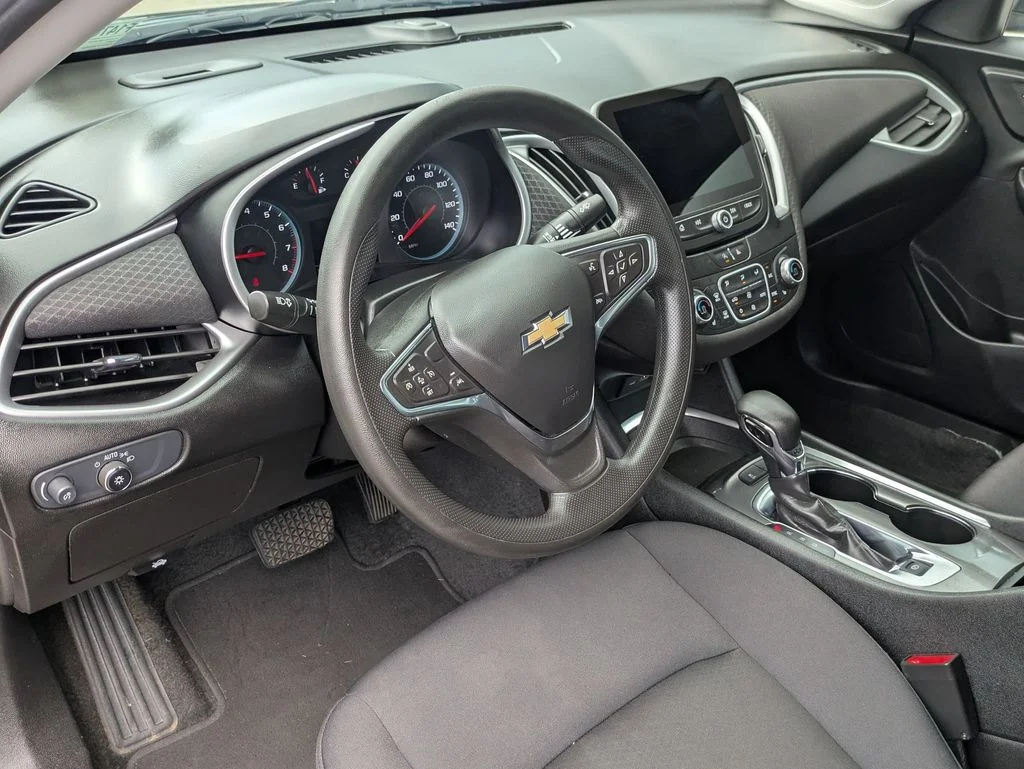 Used 2025 Black Chevrolet LT image 32