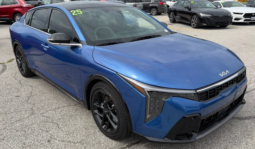 2025 Kia K4 GT-Line Turbo AT's photo