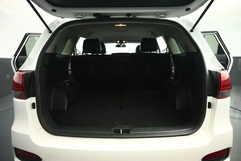 Used 2020 White Kia LX image 62