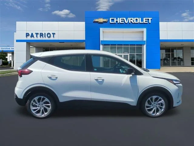 New 2027 Summit White Chevrolet LT image 11