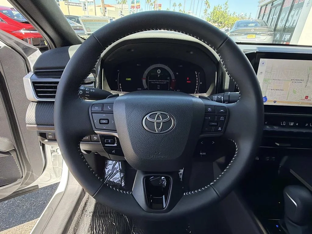 Used 2026 Ice Cap Toyota SE image 10