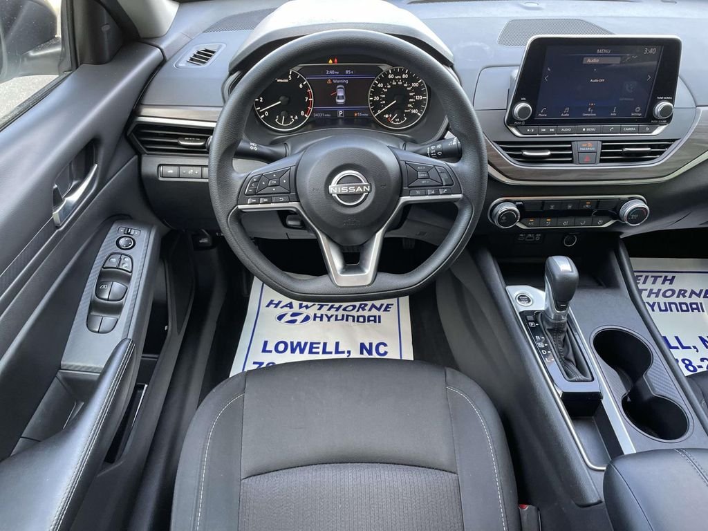 Used 2025 White Nissan 2.5 SV image 11