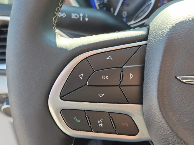 Used 2023 White Chrysler LX image 17