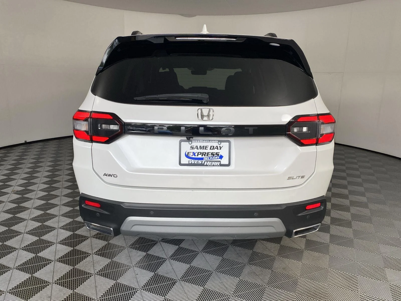 Used 2023 Platinum White Pearl Honda Elite image 6