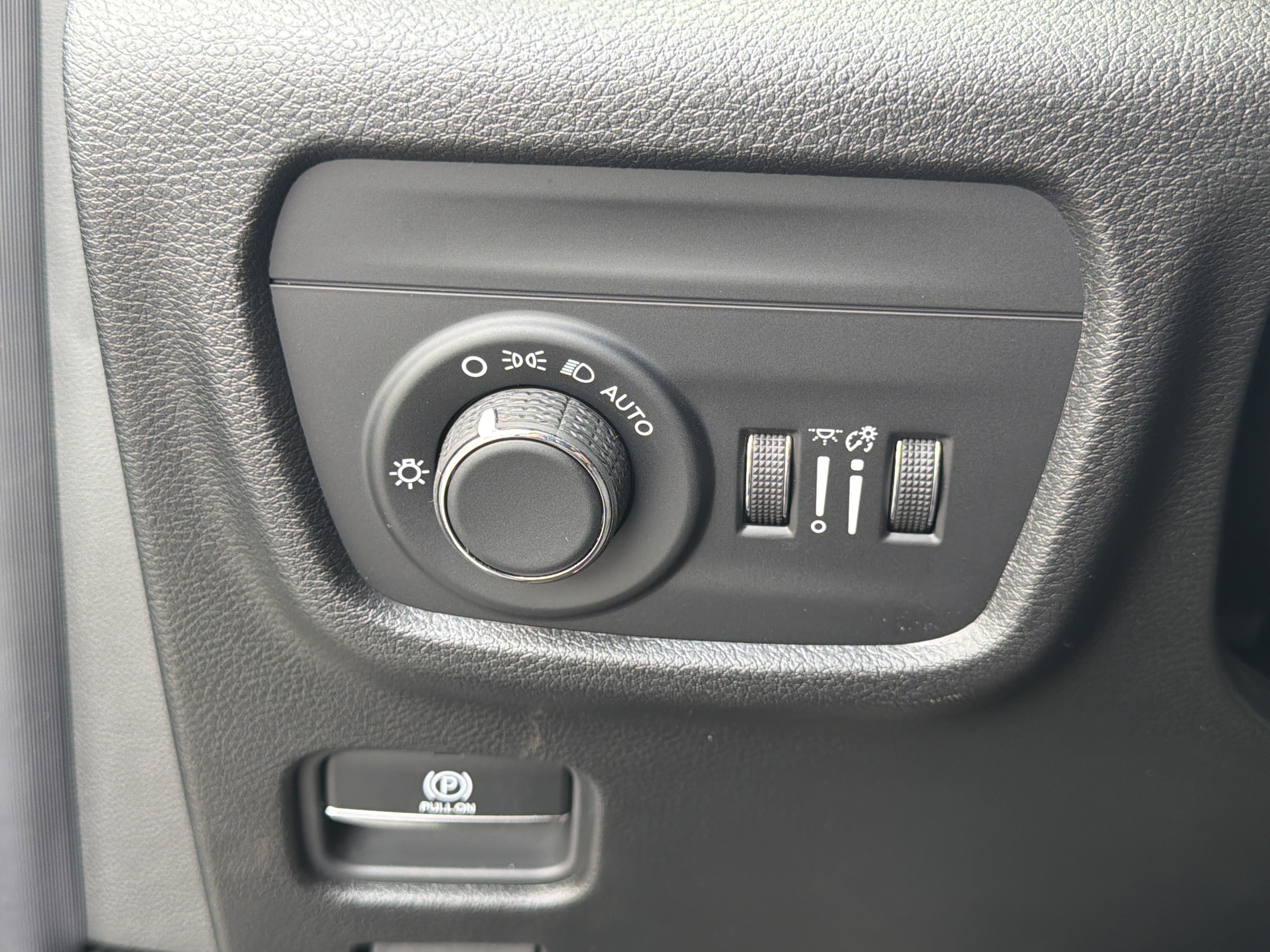 New 2026 Baltic Gray Metallic Clear-Coat Exterior Paint Jeep Altitude image 38