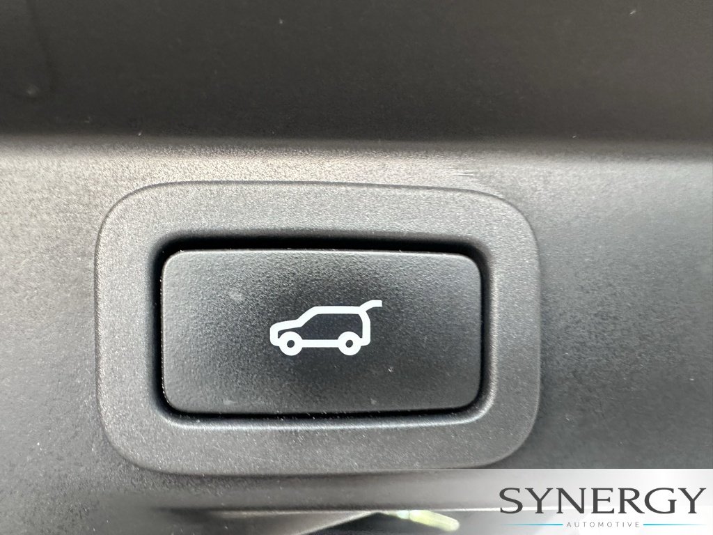 Used 2018 Byron Blue Metallic Land Rover HSE image 13