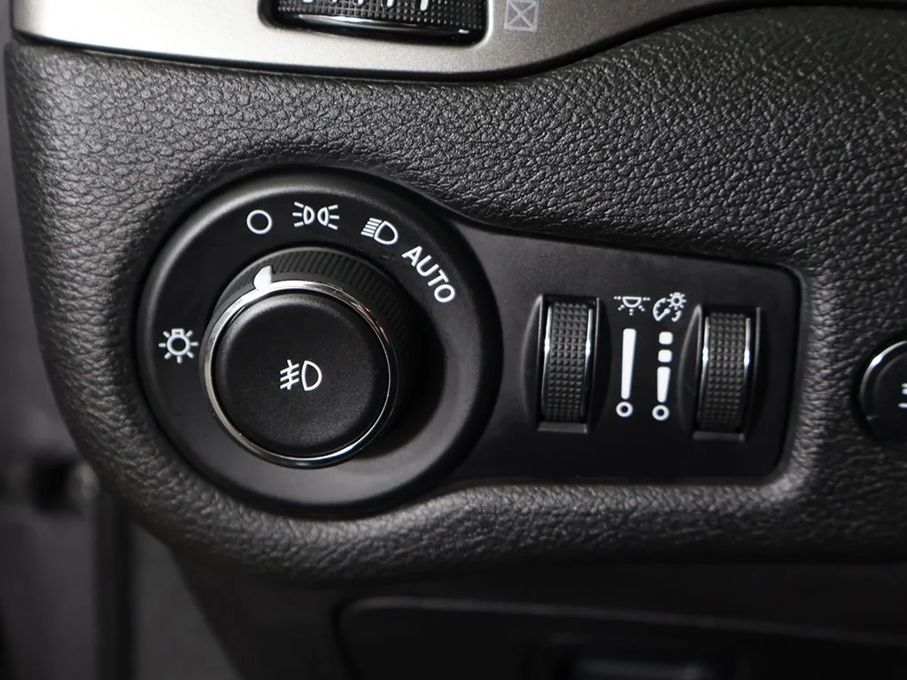 Used 2019 Gray Jeep Limited image 41