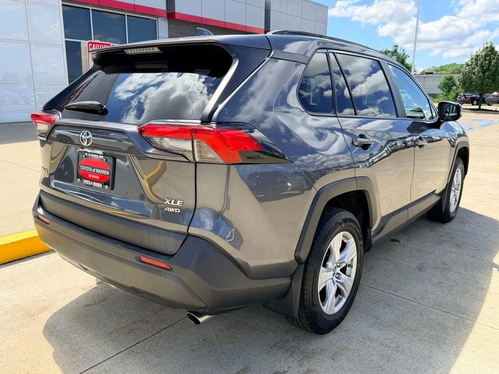 Used 2019 Magnetic Gray Met. Toyota XLE image 4