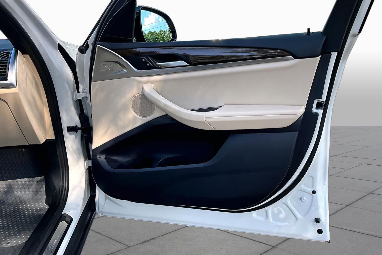 Used 2019 Alpine White BMW sDrive30i image 23