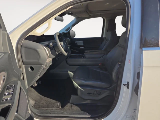 Certified Used 2025 Oxford White Ford Active image 11