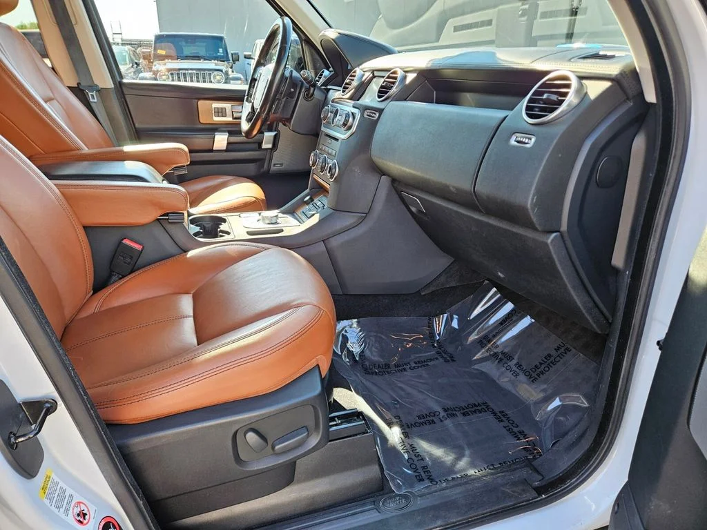 Used 2016 White Land Rover  image 11