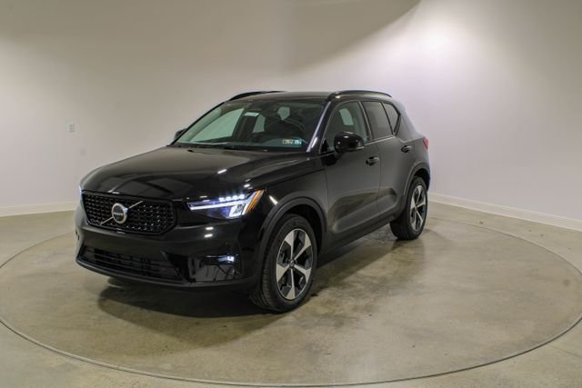 2026 Volvo XC40 B5 Plus Dark AWD's photo